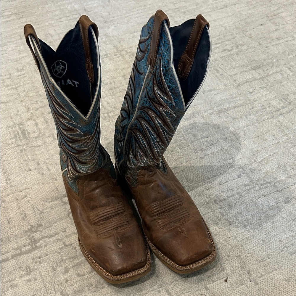 Cowboy Boots
Ariat Men's Rustic Brown and Teal Western Boots